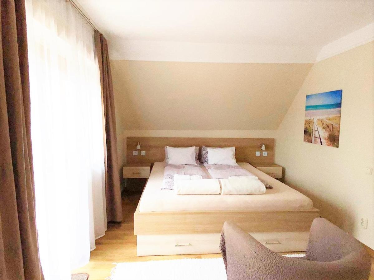 Apartman Siesta Buek - Buekfuerdo エクステリア 写真