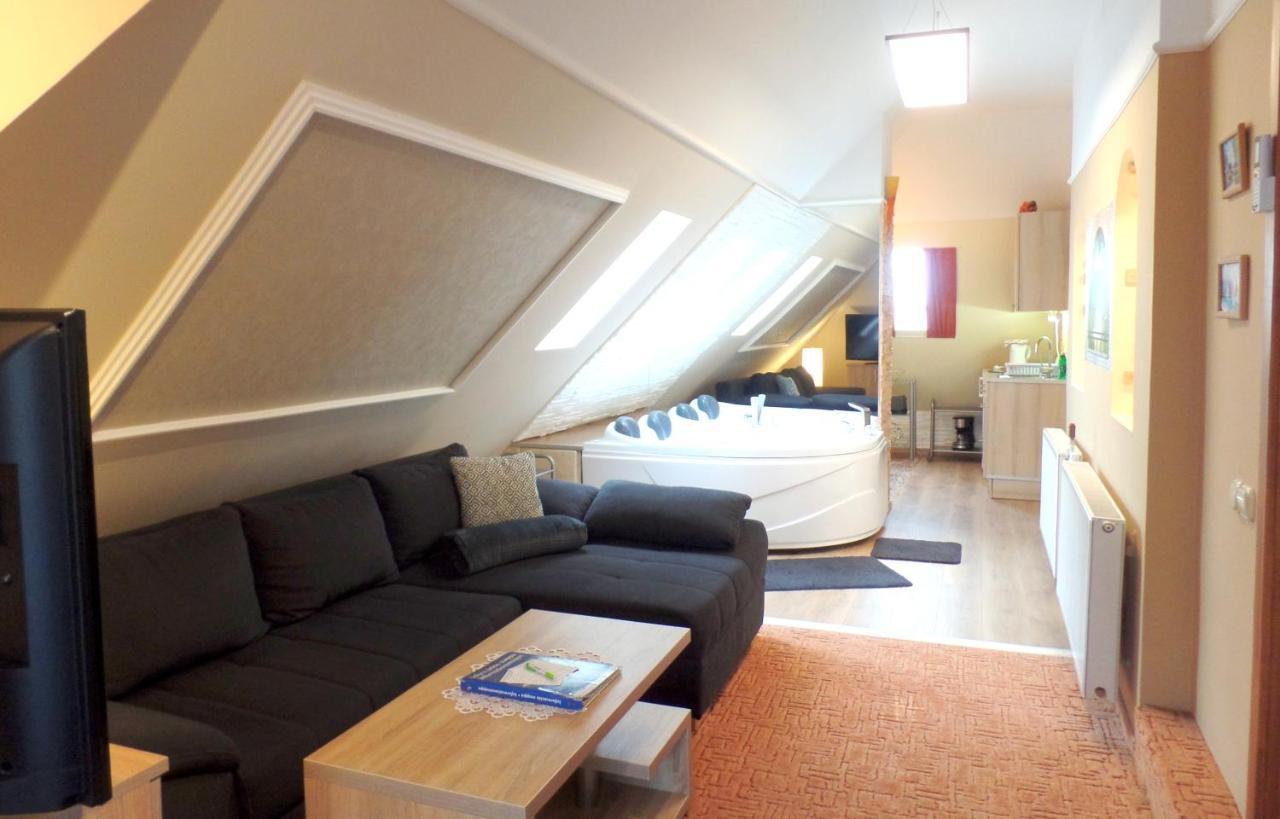Apartman Siesta Buek - Buekfuerdo エクステリア 写真